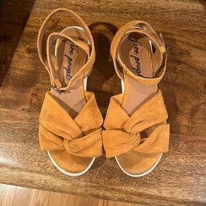 Free People ankle strap suede sandals. Size 38. Good condition.